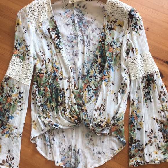 lovestitch Tops - Bell sleeve floral drape blouse